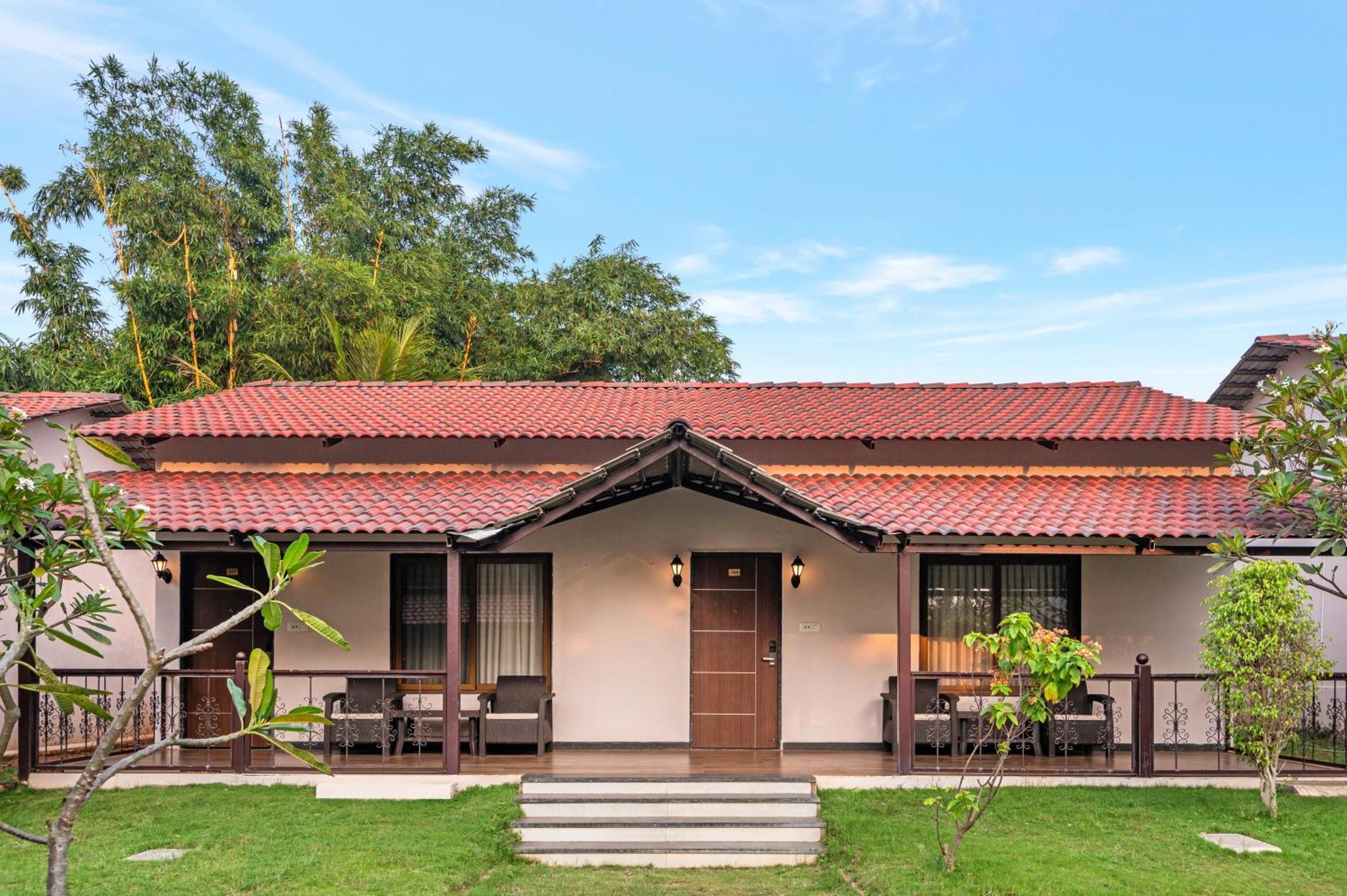 Sterling Banashree Badami Hotel Exterior foto