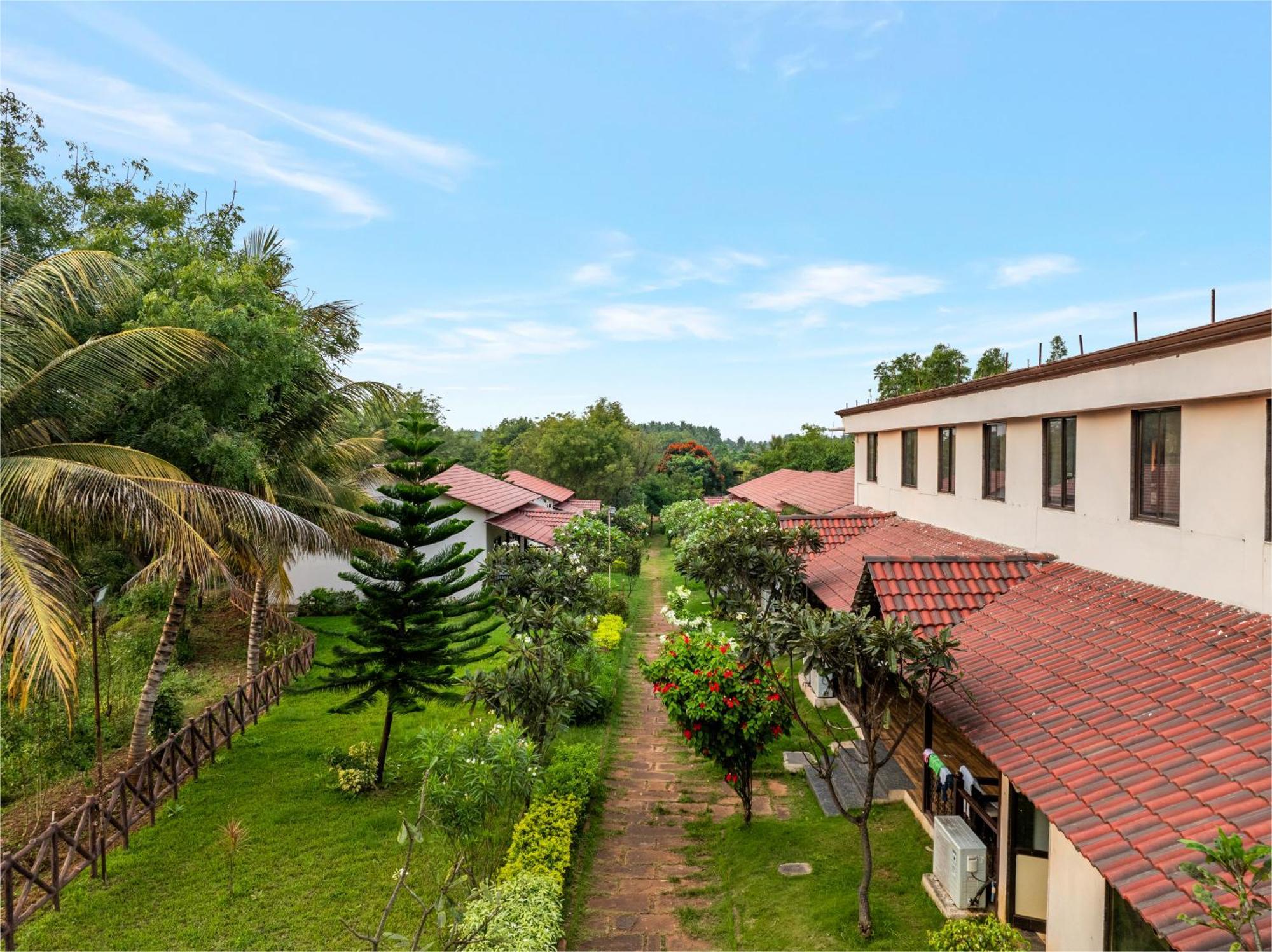Sterling Banashree Badami Hotel Exterior foto